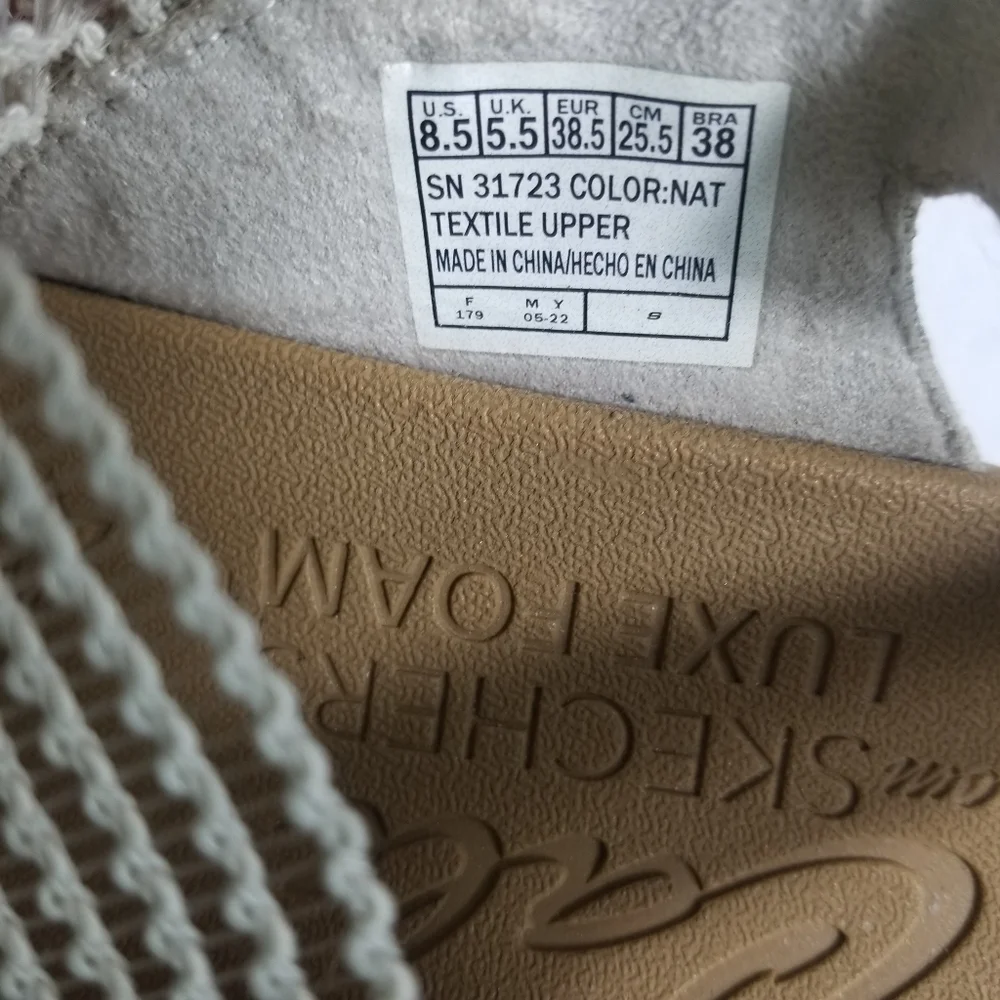 CALI FROM SKECHERS LUXE FOAM LIGHT TAN WEDGE SIZE 8.5